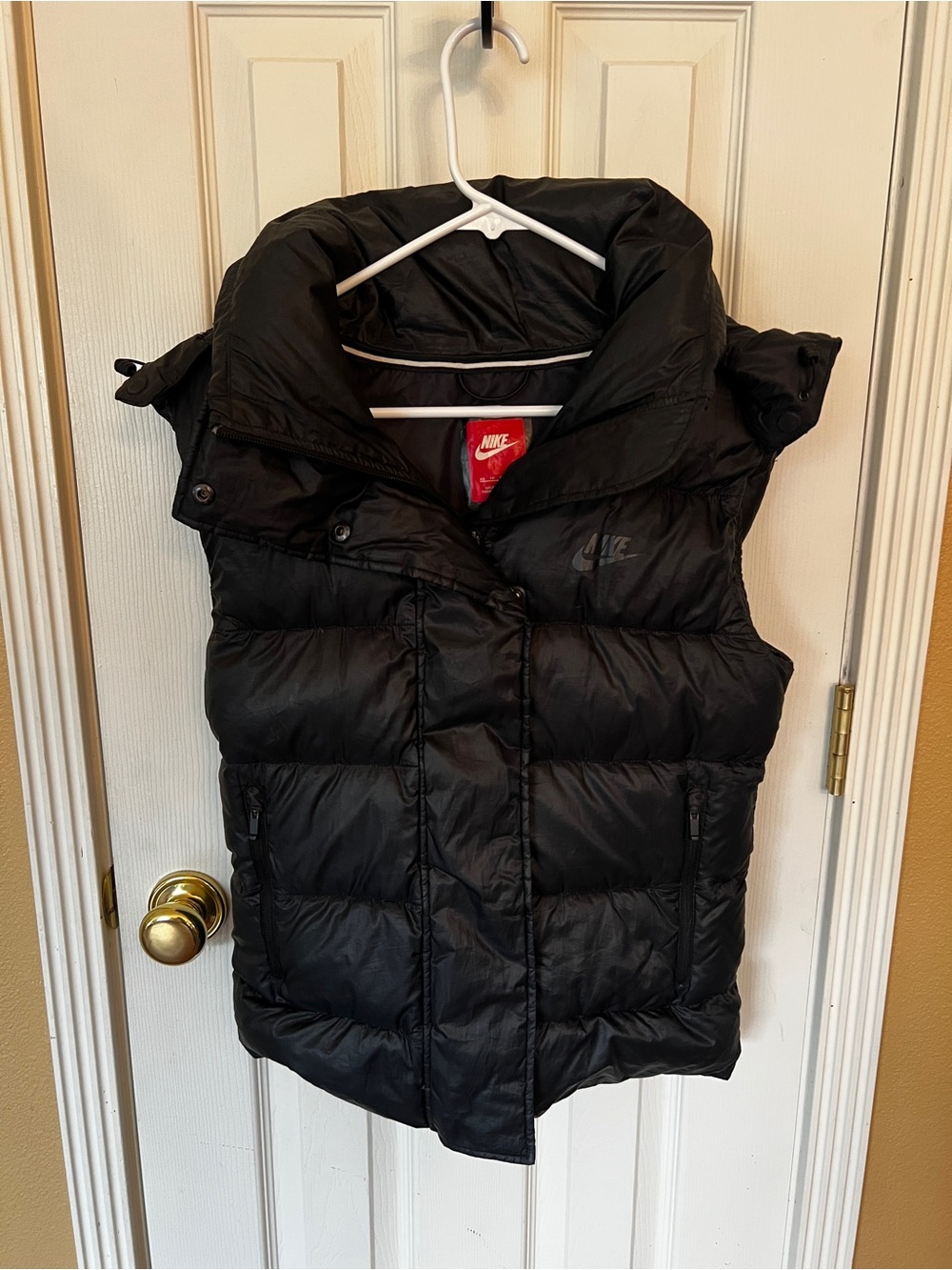 Nike Women's Black Quilted Puffer Vest